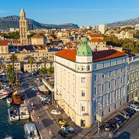 Miranda's Place * Split